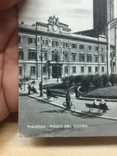 Carica l'immagine nel visualizzatore di Gallery, CARTOLINA PIACENZA PIAZZA DEL DUOMO 1958 CC01