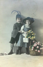 Carica l'immagine nel visualizzatore di Gallery, CARTOLINA BAMBINI SVIZZERA 1918 CC03