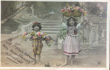 Carica l'immagine nel visualizzatore di Gallery, CARTOLINA BAMBINI CON FIORI 1907 CC03