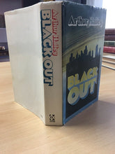 Carica l'immagine nel visualizzatore di Gallery, BLACK OUT ARTHUR HAILEY AA80