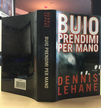 Carica l'immagine nel visualizzatore di Gallery, BUIO PRENDIMI PER MANO DENNIS LEHANE  AA188