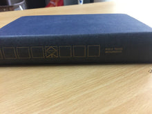 Carica l'immagine nel visualizzatore di Gallery, AEROPORTO ARTHUR HAILEY AA593