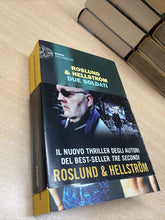 Carica l'immagine nel visualizzatore di Gallery, DUE SOLDATI - ROSLUND & HELLSTRÖM  I ED. 2012 BB158