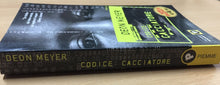 Carica l'immagine nel visualizzatore di Gallery, CODICE:CACCIATORE DEON MEYER  AE403