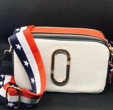 Carica l'immagine nel visualizzatore di Gallery, BORSA POCHETTE IN ECOPELLE BAG01