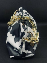 Carica l'immagine nel visualizzatore di Gallery, BORSA POCHETTE STAMPA MUCCA IN ECOPELLE BAG02