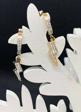 Carica l'immagine nel visualizzatore di Gallery, ORECCHÌNI FULMINE col. ORO JEW07