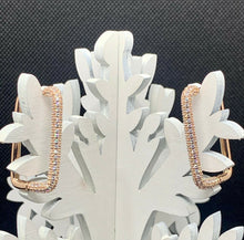 Carica l'immagine nel visualizzatore di Gallery, ORECCHÌNI CON STRASS col. ORO ROSA JEW08