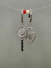 Carica l'immagine nel visualizzatore di Gallery, ORECCHÌNI LUCCHETTO E CHIAVE col. ARGENTO JEW14