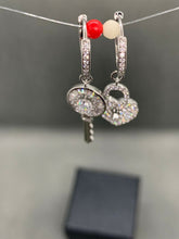 Carica l'immagine nel visualizzatore di Gallery, ORECCHÌNI LUCCHETTO E CHIAVE col. ARGENTO JEW14