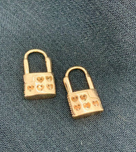 Carica l'immagine nel visualizzatore di Gallery, ORECCHÌNI LUCCHETTO col. ORO JEW17