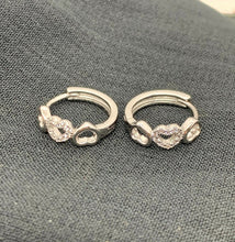 Carica l'immagine nel visualizzatore di Gallery, ORECCHÌNI CERCHIO CON CUORI col. ARGENTO JEW19