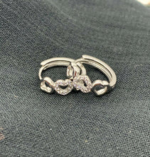 Carica l'immagine nel visualizzatore di Gallery, ORECCHÌNI CERCHIO CON CUORI col. ARGENTO JEW19