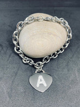 Carica l'immagine nel visualizzatore di Gallery, BRACCIALE DONNA CUORE CON INIZIALE “A” col. ARGENTO JEW24