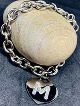 Carica l'immagine nel visualizzatore di Gallery, BRACCIALE DONNA CUORE CON INIZIALE “M” col. ARGENTO JEW26