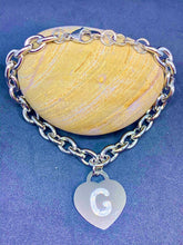 Carica l'immagine nel visualizzatore di Gallery, BRACCIALE DONNA CUORE CON INIZIALE “G” col. ARGENTO JEW27