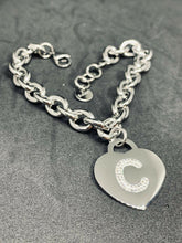 Carica l'immagine nel visualizzatore di Gallery, BRACCIALE DONNA CUORE CON INIZIALE “C” col. ARGENTO JEW28