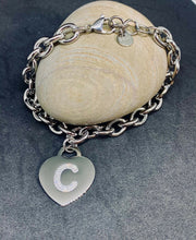 Carica l'immagine nel visualizzatore di Gallery, BRACCIALE DONNA CUORE CON INIZIALE “C” col. ARGENTO JEW28