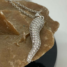 Carica l'immagine nel visualizzatore di Gallery, CATENINA DONNA CON CORNO IN ACCIAIO INOX col. ARGENTO NEK04