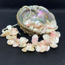 Carica l'immagine nel visualizzatore di Gallery, COLLANA DONNA IN MADREPERLA NEK77