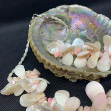Carica l'immagine nel visualizzatore di Gallery, COLLANA DONNA IN MADREPERLA NEK77