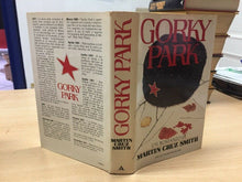 Carica l&#39;immagine nel visualizzatore di Gallery, GORKY PARK M. CRUZ SMITH I ED. 1982 G552
