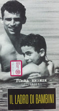 Carica l&#39;immagine nel visualizzatore di Gallery, VHS IL LADRO DI BAMBINI G. AMELIO K123
