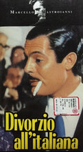 Carica l&#39;immagine nel visualizzatore di Gallery, VHS DIVORZIO ALL’ITALIANA M. MASTROIANNI K137
