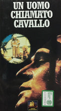 Carica l&#39;immagine nel visualizzatore di Gallery, VHS UN UOMO CHIAMATO CAVALLO K159
