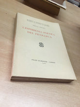 Carica l&#39;immagine nel visualizzatore di Gallery, L’ESPERIENZA POETICA DEL PETRARCA A. NOFERI 1962 L273
