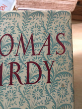 Carica l&#39;immagine nel visualizzatore di Gallery, THOMAS HARDY D. BROWN 1954 in Inglese L297
