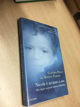 Carica l&#39;immagine nel visualizzatore di Gallery, NICOLA È ACCANTO A ME MIO FIGLIO MI PARLA ANCORA DALL’ALDILA’ C. Pisani O648
