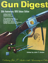Carica l&#39;immagine nel visualizzatore di Gallery, GUN DIGEST 1976  DELUXE EDITION V70
