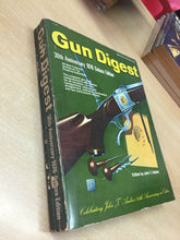 Carica l&#39;immagine nel visualizzatore di Gallery, GUN DIGEST 1976  DELUXE EDITION V70

