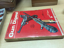 Carica l&#39;immagine nel visualizzatore di Gallery, GUN DIGEST 1964 DELUXE EDITION V72
