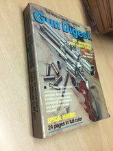 Carica l&#39;immagine nel visualizzatore di Gallery, GUN DIGEST 1983 DELUXE EDITION V75
