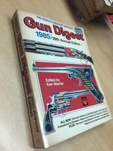 Carica l&#39;immagine nel visualizzatore di Gallery, GUN DIGEST 1985 DELUXE EDITION V78
