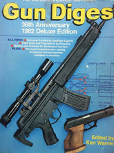 Carica l&#39;immagine nel visualizzatore di Gallery, GUN DIGEST 1982 DELUXE EDITION V79

