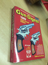 Carica l&#39;immagine nel visualizzatore di Gallery, GUN DIGEST 1989 DELUXE EDITION V82
