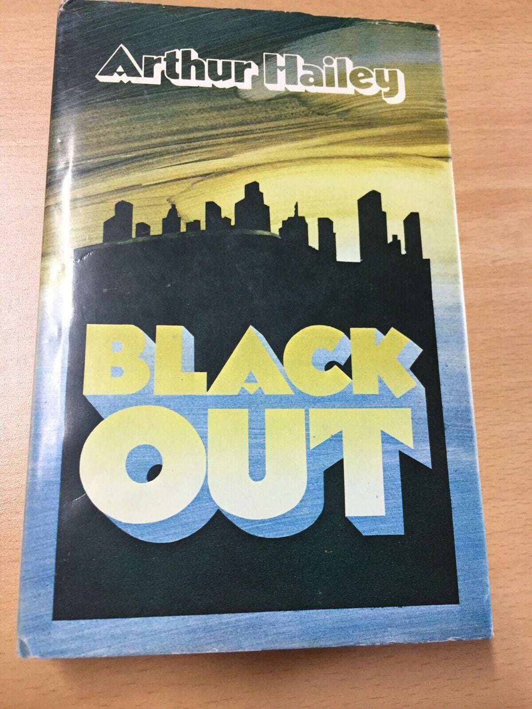 BLACK OUT ARTHUR HAILEY AA80