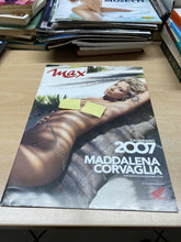 Carica l&#39;immagine nel visualizzatore di Gallery, MAX CALENDARIO 2007 MADDALENA CORVAGLIA W380

