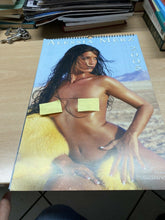 Carica l&#39;immagine nel visualizzatore di Gallery, CALENDARIO 2005 ALESSIA MERZ W384

