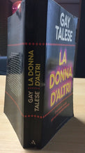 Carica l&#39;immagine nel visualizzatore di Gallery, LA DONNA D’ALTRI GAY TALESE  AA150
