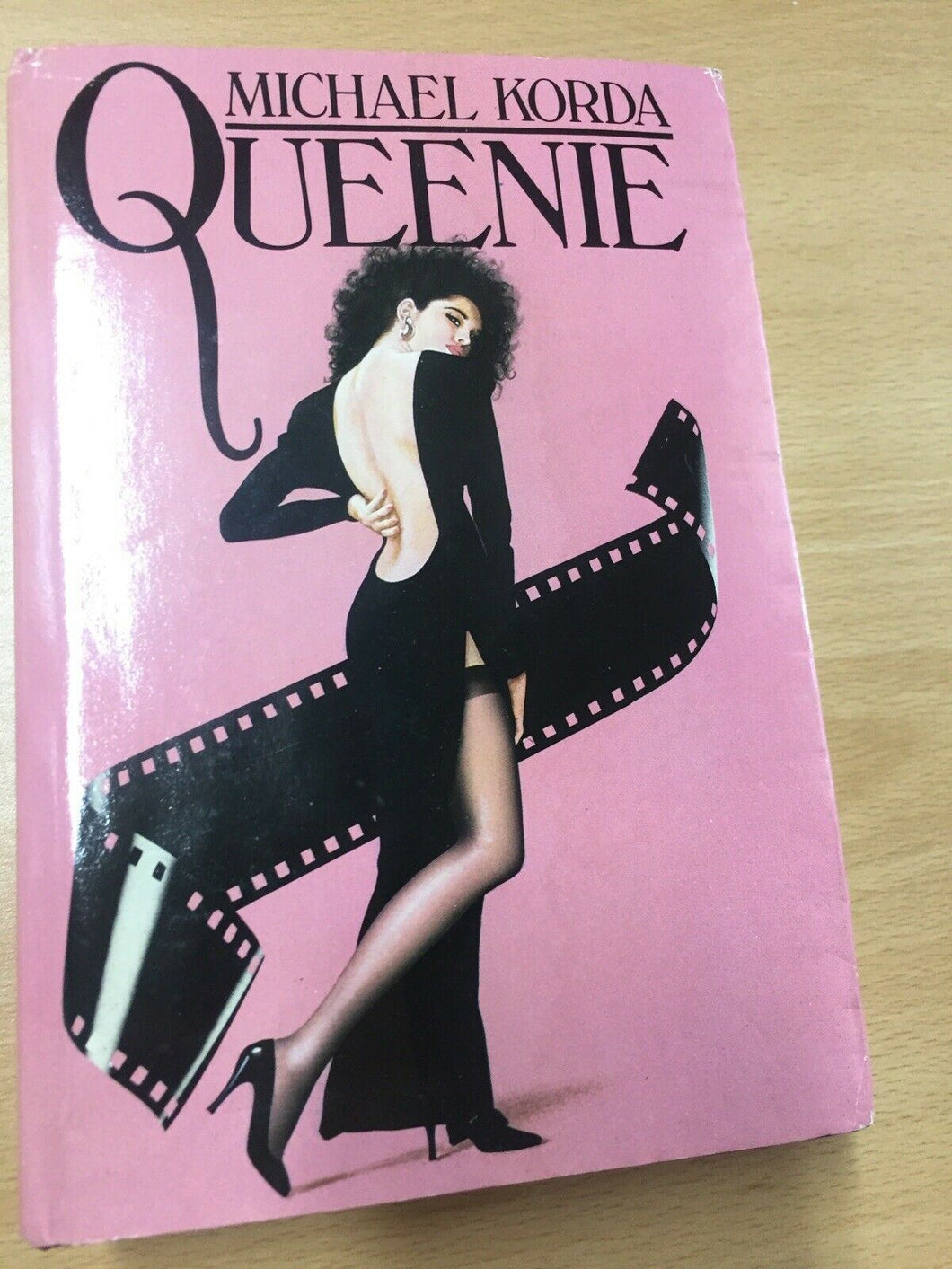 QUEENIE MICHAEL KORDA AA496