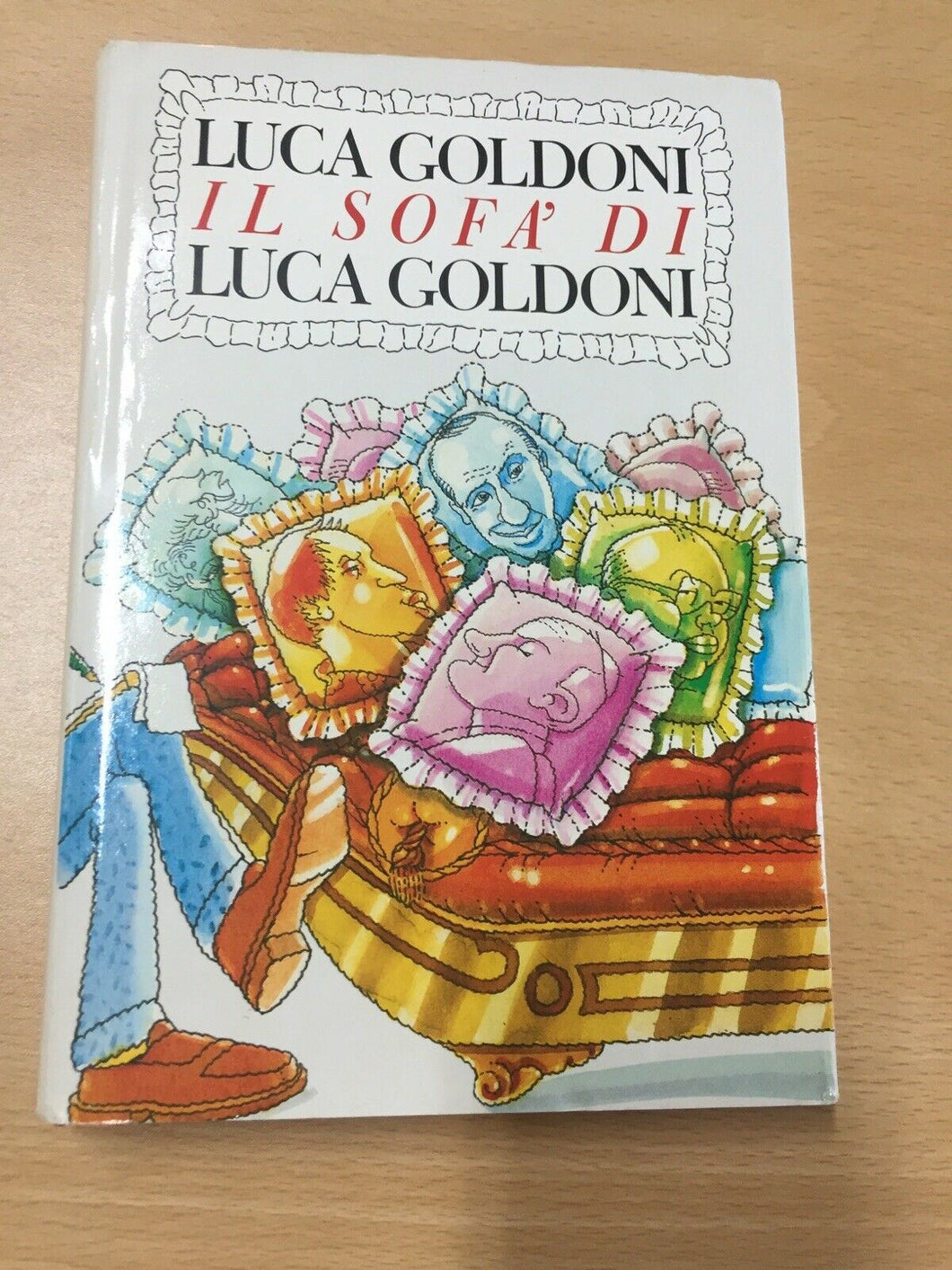 IL SOFÁ DI LUCA GOLDONI AA513