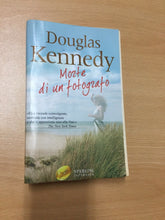Carica l&#39;immagine nel visualizzatore di Gallery, MORTE DI UN FOTOGRAFO DOUGLAS KENNEDY AB08
