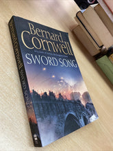 Carica l&#39;immagine nel visualizzatore di Gallery, SWORD SONG B. CORNWELL in inglese BA113
