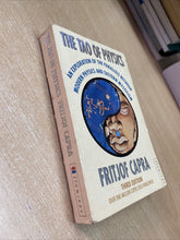 Carica l&#39;immagine nel visualizzatore di Gallery, THE TAO OF PHYSICS F. CAPRA BA448
