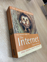 Carica l&#39;immagine nel visualizzatore di Gallery, THE ROUGH GUIDE TO THE INTERNET 2002 A. J. Kennedy  BB104
