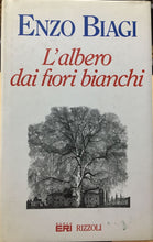 Carica l&#39;immagine nel visualizzatore di Gallery, L’ALBERO DAI FIORI BIANCHI ENZO BIAGI AC329

